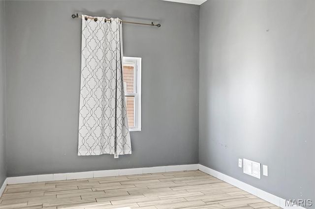 6745 Vernon Avenue, University City, MO 63130