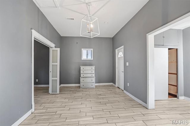 6745 Vernon Avenue, University City, MO 63130