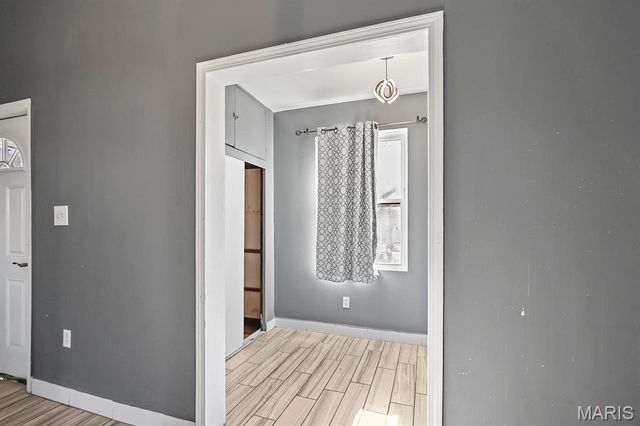 6745 Vernon Avenue, University City, MO 63130