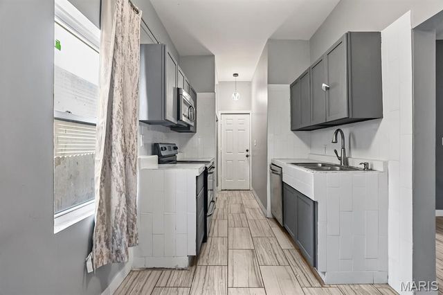 6745 Vernon Avenue, University City, MO 63130