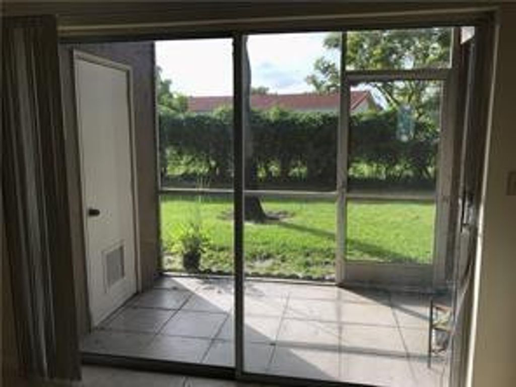 8357 Royal Palm Boulevard, Coral Springs, FL 33065