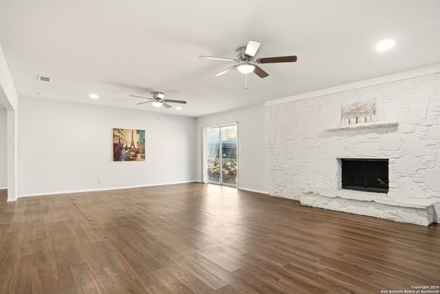 3427 vinecrest, Kirby, TX 78219