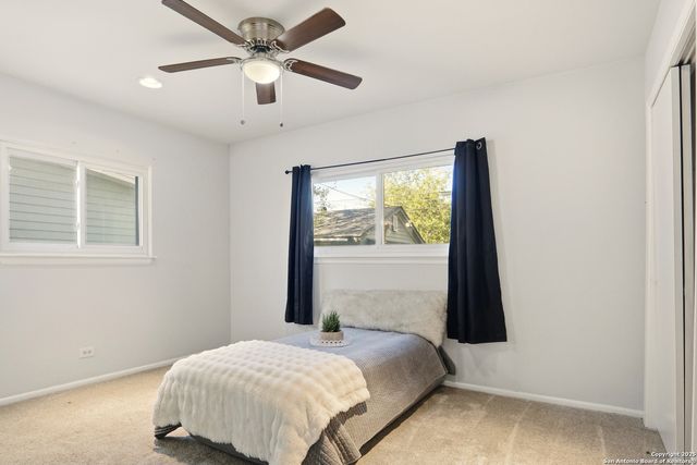 3427 vinecrest, Kirby, TX 78219