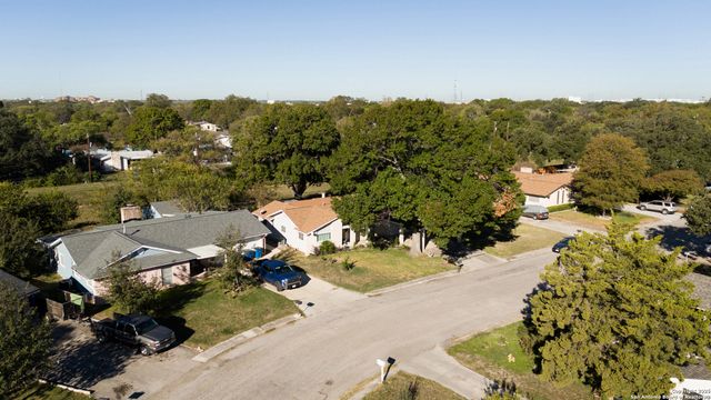 3427 vinecrest, Kirby, TX 78219