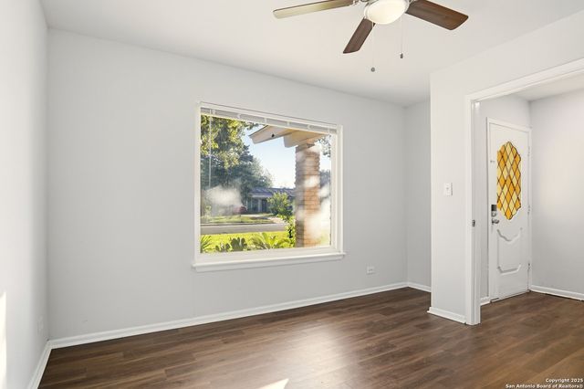 3427 vinecrest, Kirby, TX 78219