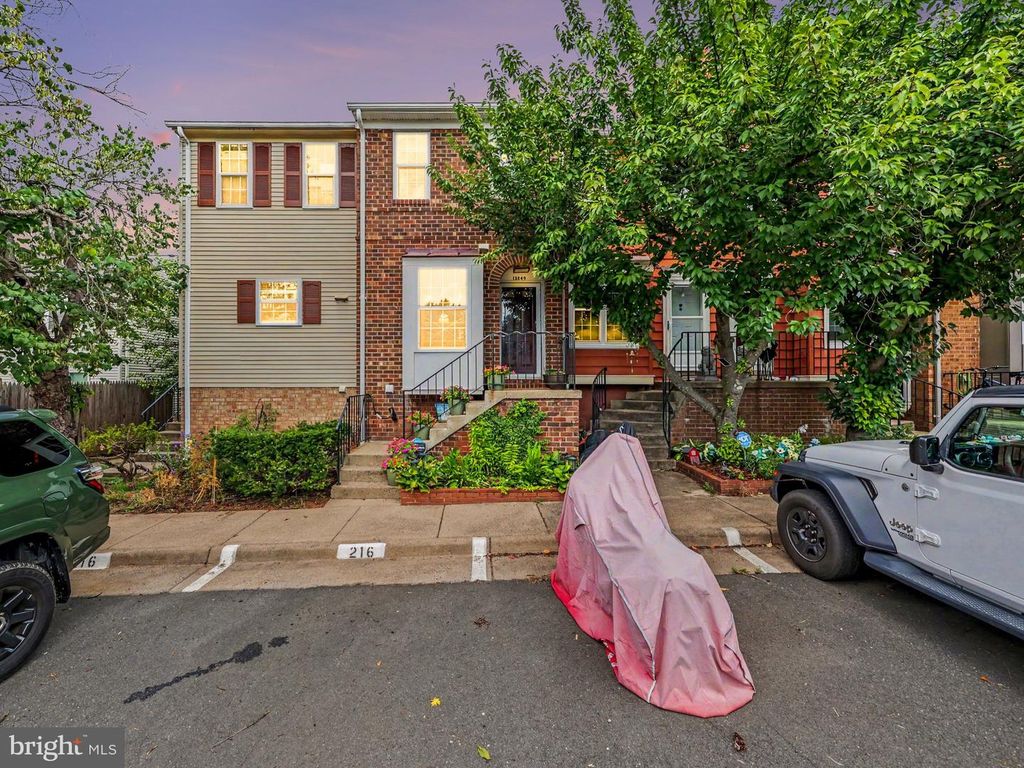 13849 CONSTITUTION CT, Chantilly, VA 20151