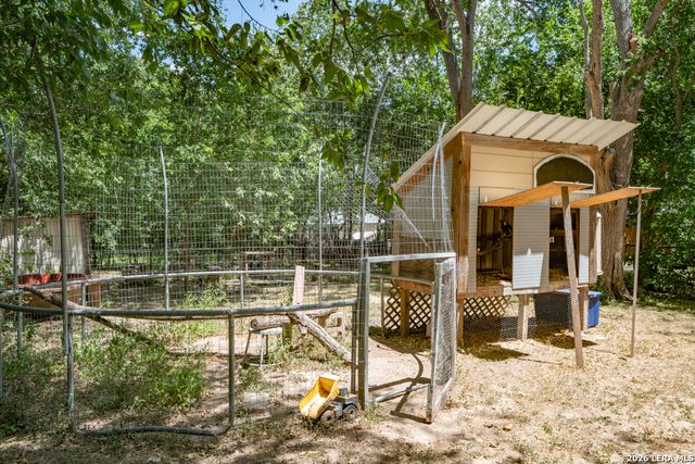 286 RIVERVIEW TER, Seguin, TX 78155