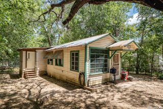 286 RIVERVIEW TER, Seguin, TX 78155