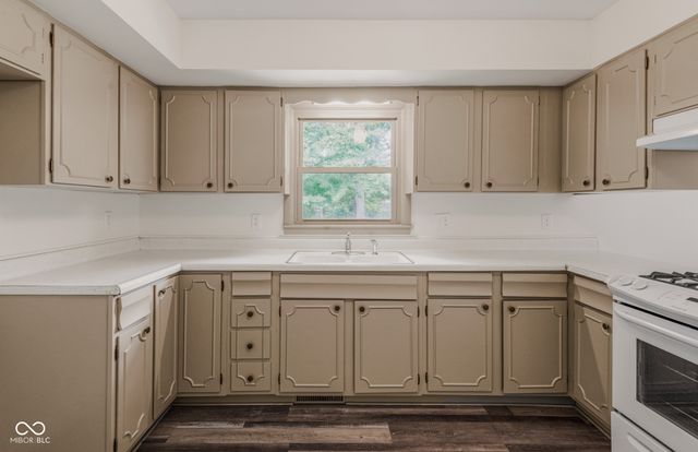 3142 Fairlawn Drive, Columbus, IN 47203