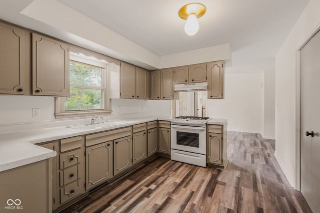 3142 Fairlawn Drive, Columbus, IN 47203