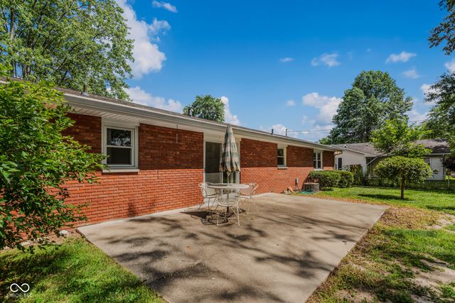 3142 Fairlawn Drive, Columbus, IN 47203