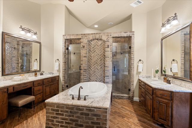 1106 W Iberian Court, Granbury, TX 76048