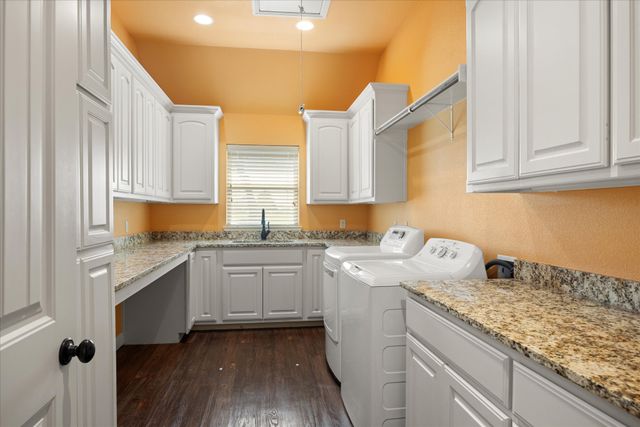 1106 W Iberian Court, Granbury, TX 76048