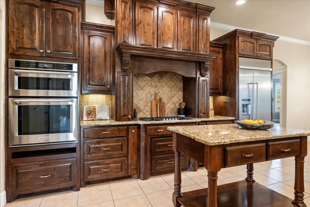 1106 W Iberian Court, Granbury, TX 76048