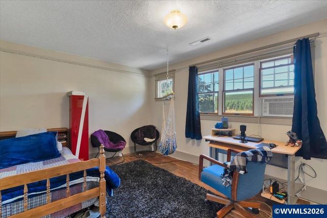 8032 Liberty Rd S, Salem, OR 97306