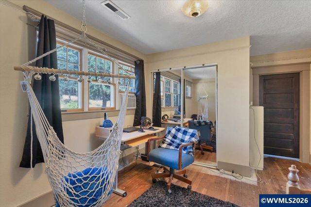 8032 Liberty Rd S, Salem, OR 97306