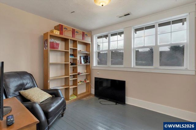 8032 Liberty Rd S, Salem, OR 97306