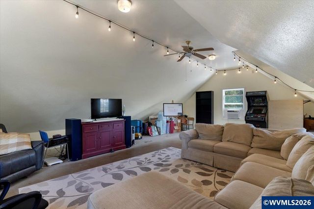 8032 Liberty Rd S, Salem, OR 97306