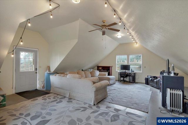 8032 Liberty Rd S, Salem, OR 97306