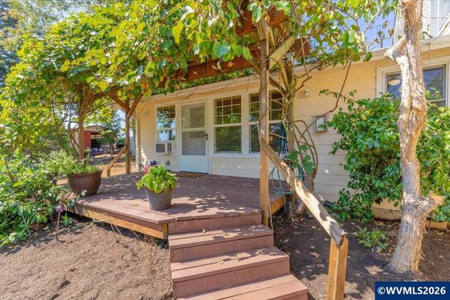 8032 Liberty Rd S, Salem, OR 97306