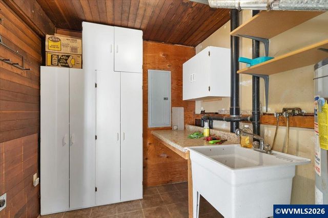 8032 Liberty Rd S, Salem, OR 97306