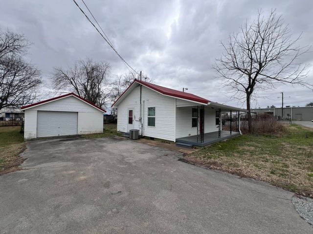 211 W Lyons St, Gallatin, TN 37066