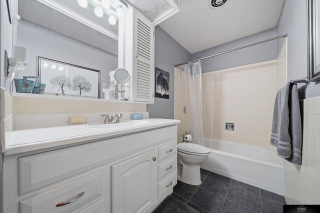 8022 Talbot Trail, Lincoln, NE 68506