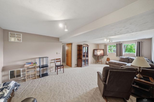 8022 Talbot Trail, Lincoln, NE 68506