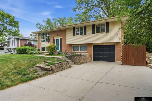 8022 Talbot Trail, Lincoln, NE 68506