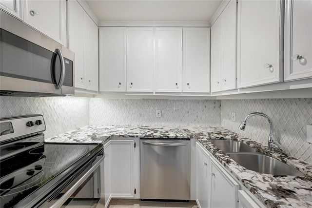 2404 McCall RD A, Austin, TX 78703