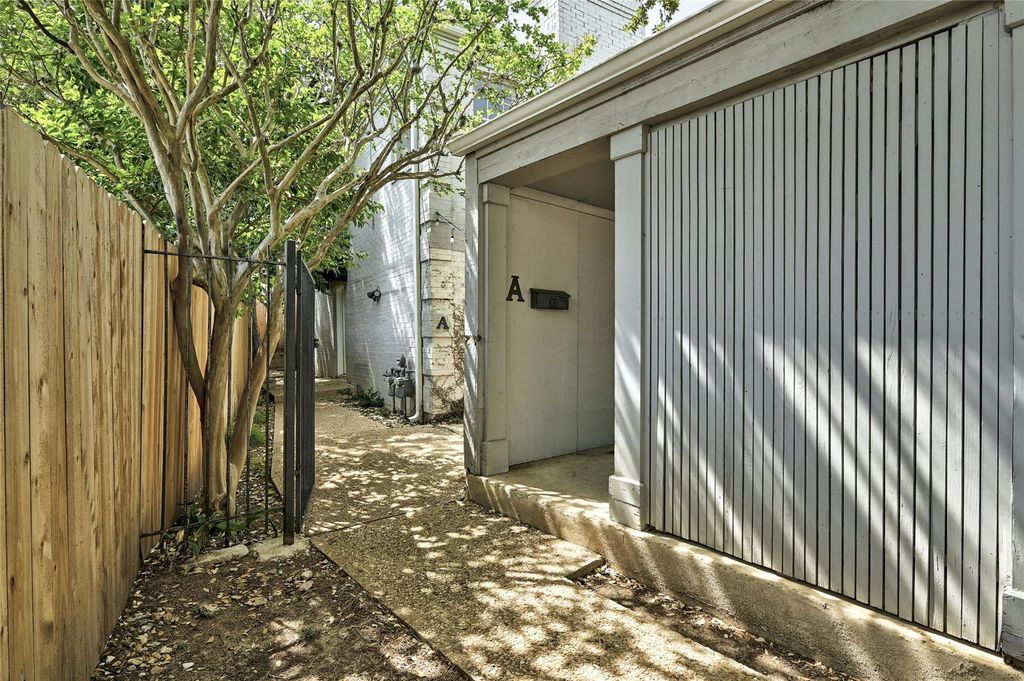 2404 McCall RD A, Austin, TX 78703