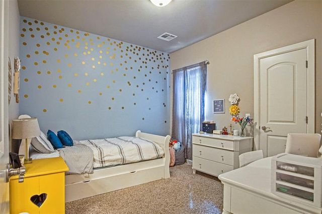 9500 Russell Drive, Yukon, OK 73099