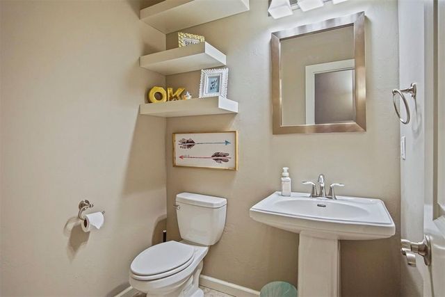 9500 Russell Drive, Yukon, OK 73099