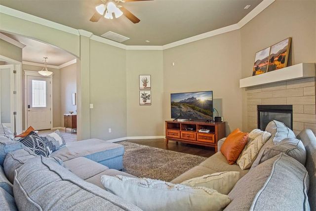 9500 Russell Drive, Yukon, OK 73099