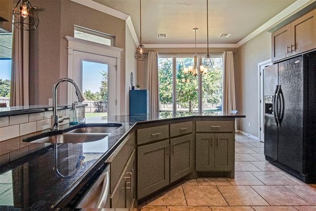 9500 Russell Drive, Yukon, OK 73099