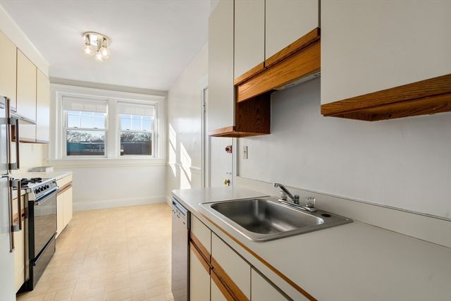 52 Babcock 5, Brookline, MA 02446