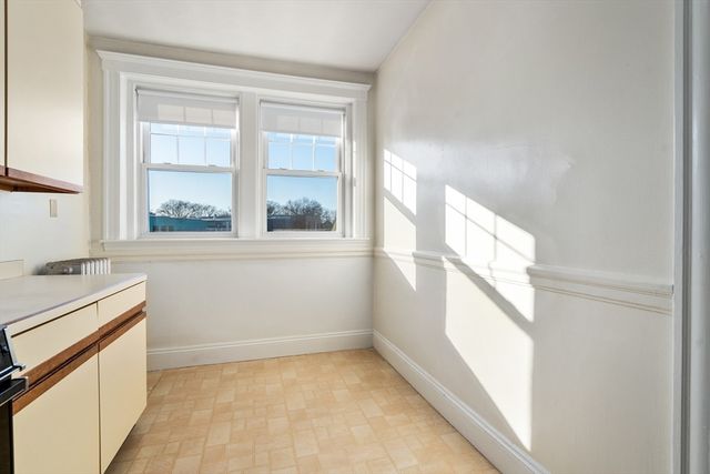 52 Babcock 5, Brookline, MA 02446