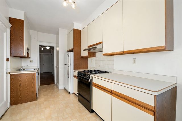 52 Babcock 5, Brookline, MA 02446