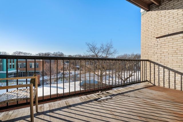 52 Babcock 5, Brookline, MA 02446