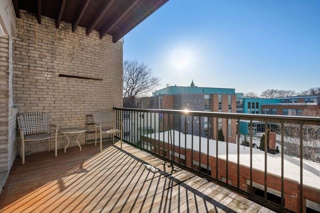 52 Babcock 5, Brookline, MA 02446