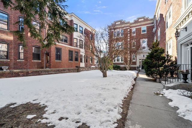 52 Babcock 5, Brookline, MA 02446