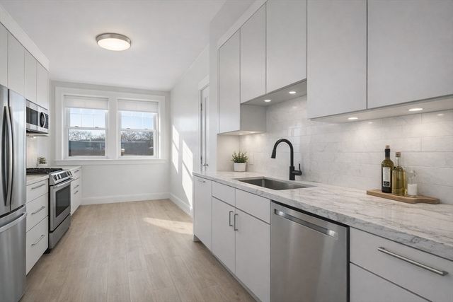 52 Babcock 5, Brookline, MA 02446