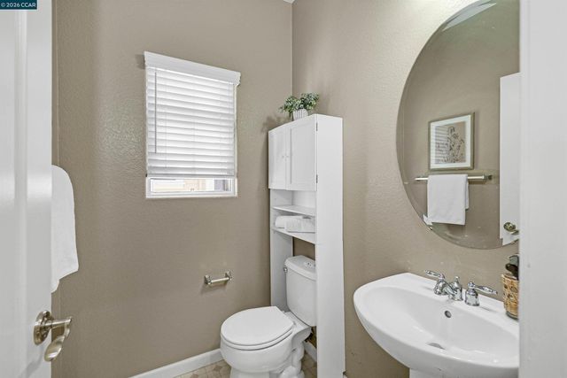 2063 Lewis St, Hercules, CA 94547