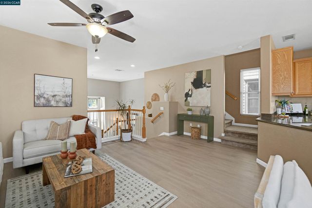 2063 Lewis St, Hercules, CA 94547