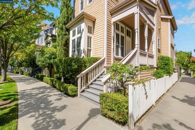 2063 Lewis St, Hercules, CA 94547