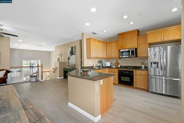 2063 Lewis St, Hercules, CA 94547