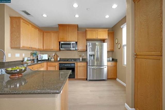 2063 Lewis St, Hercules, CA 94547