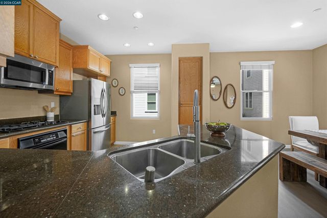 2063 Lewis St, Hercules, CA 94547