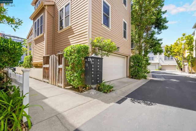 2063 Lewis St, Hercules, CA 94547