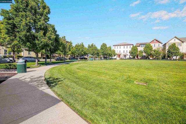 2063 Lewis St, Hercules, CA 94547